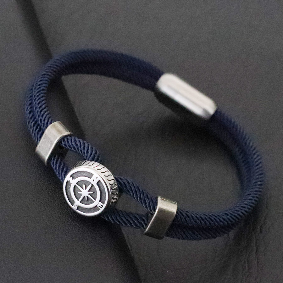 Bracelet boussole nautique de  - Compass Lensatic avis et prix